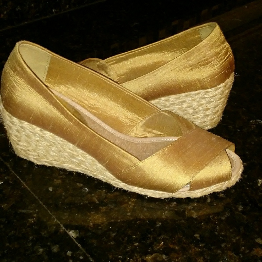 Open toe shoe